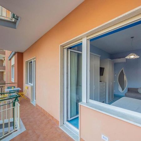 La Casa Del Poeta - Appartamento Positano Майори Экстерьер фото