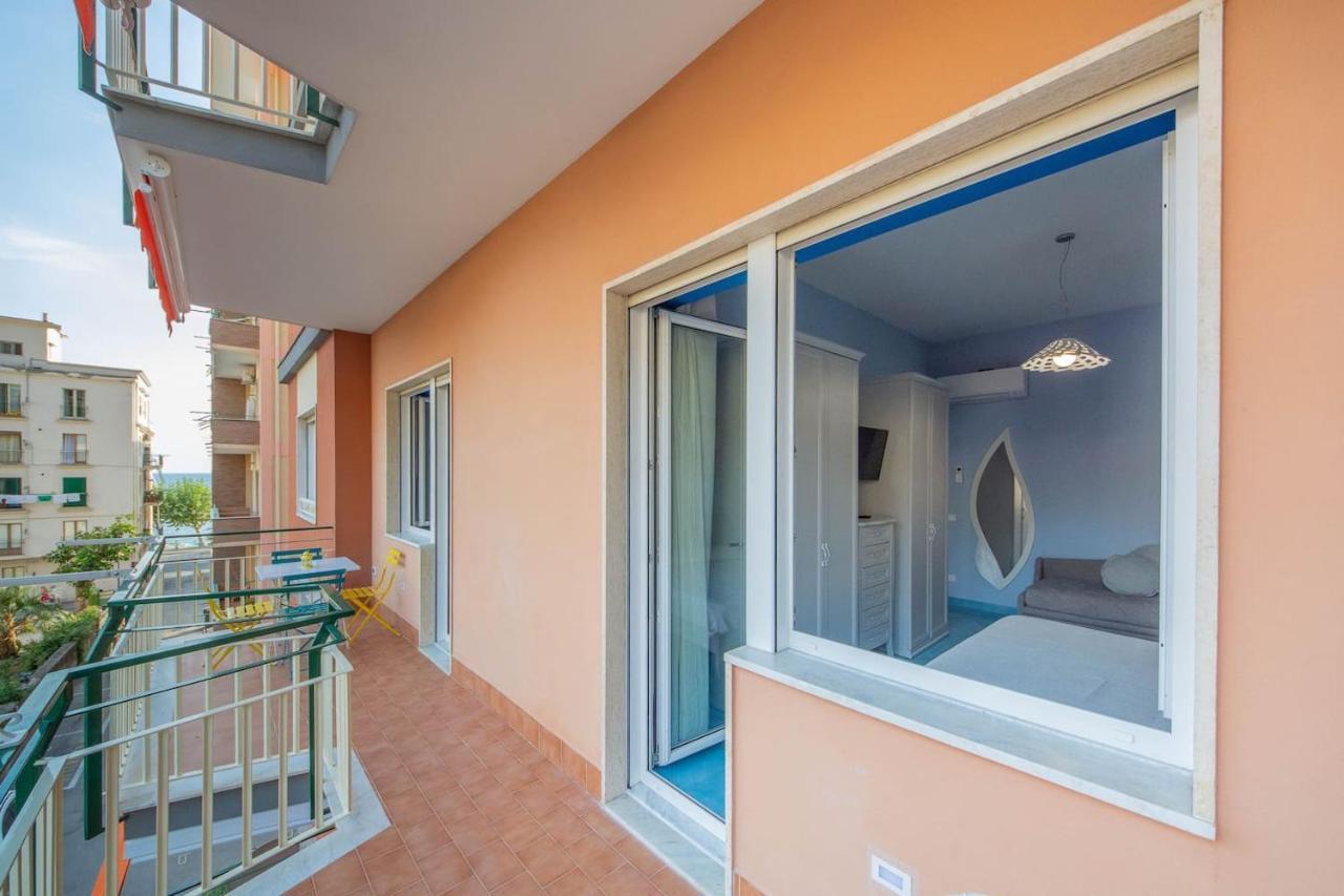 La Casa Del Poeta - Appartamento Positano Майори Экстерьер фото